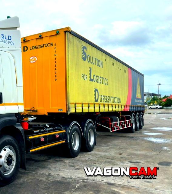 รถหัวลากพ่วงตู้ SLD Global Logistics · E72 ภาพที่ 2