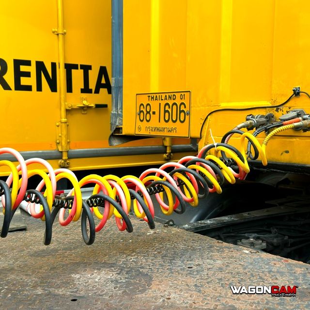 รถหัวลากพ่วงตู้ SLD Global Logistics · E72 ภาพที่ 9